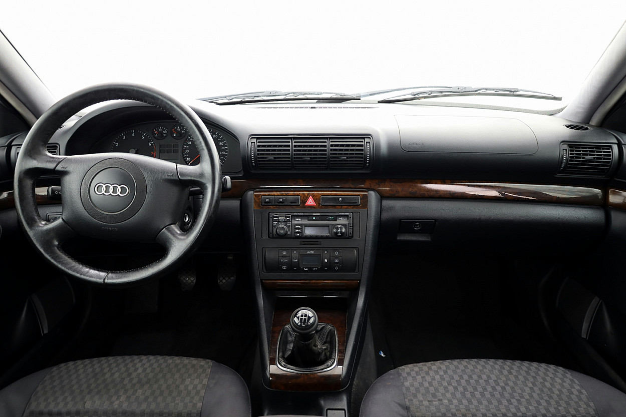 Audi A4 Comfortline Facelift 1.8 92 kW - Photo 5