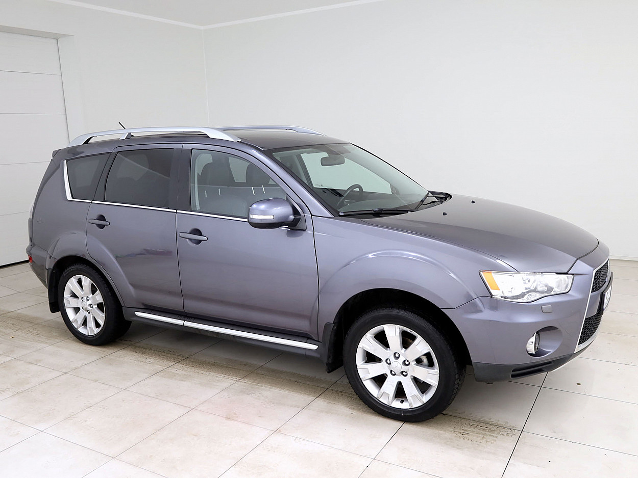 Mitsubishi Outlander Luxury Facelift ATM 2.4 125 kW - Photo 1