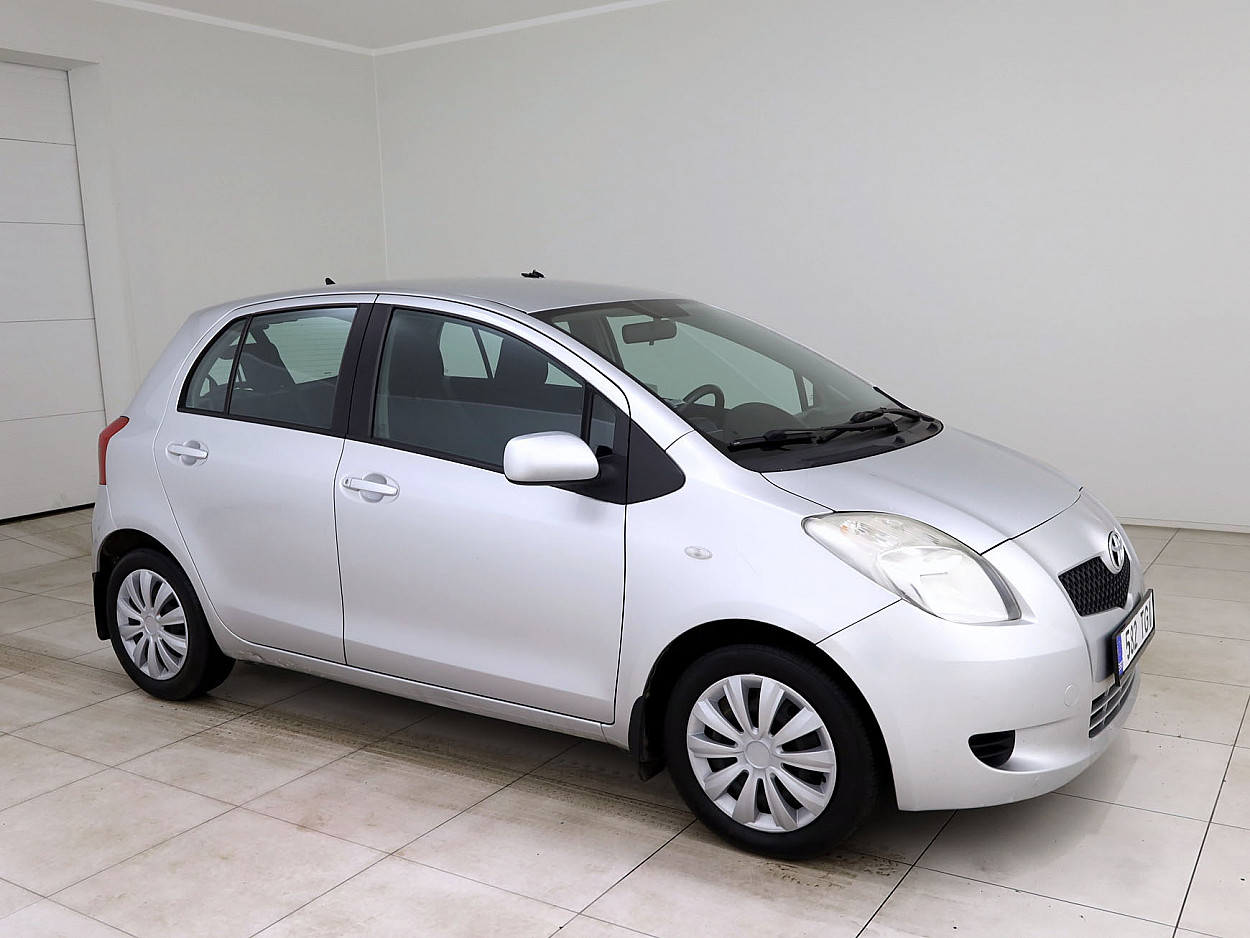 Toyota Yaris Linea Sol A-C 1.3 64 kW - Photo 1