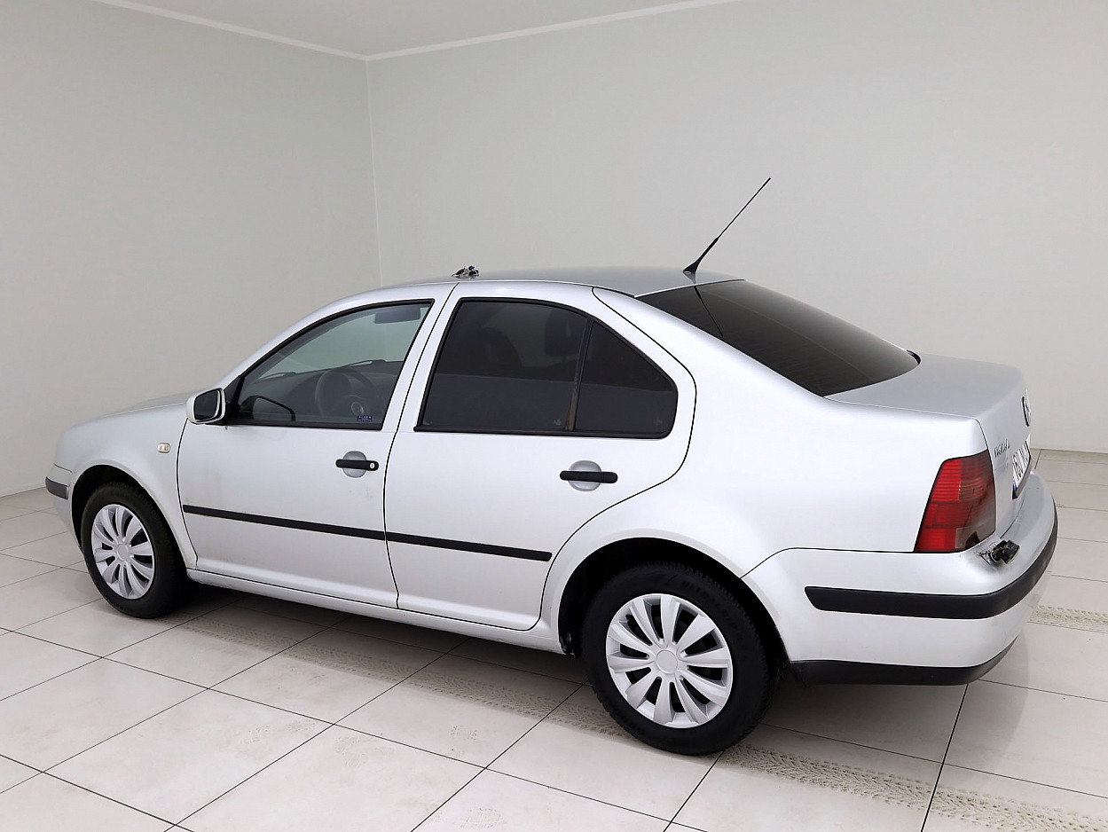 Volkswagen Bora Comfortline 1.6 74 kW - Photo 4