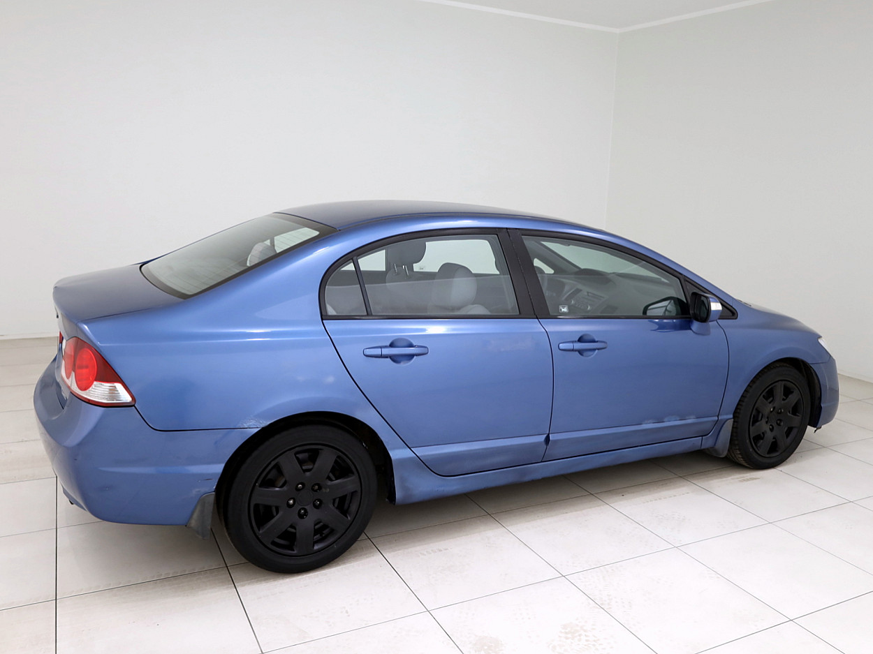 Honda Civic 1.8 103 kW - Photo 3