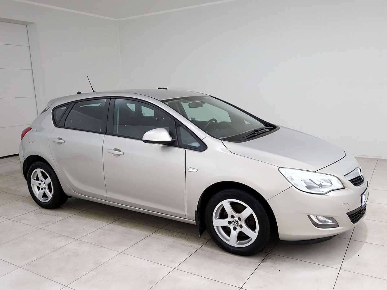 Opel Astra Elegance 1.7 CDTi 92 kW - Photo 1