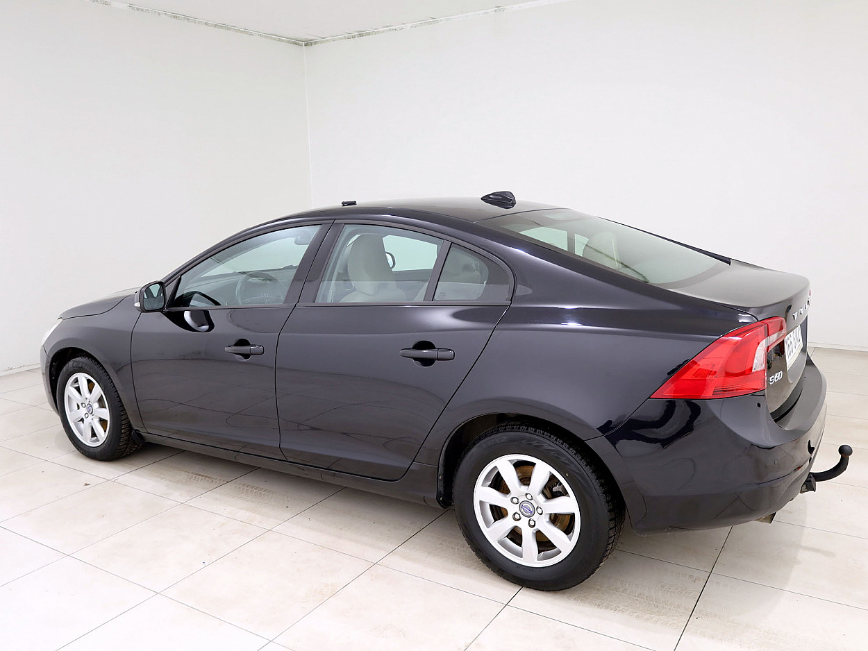 Volvo S60 Momentum 2.0 D5 120 kW - Photo 4