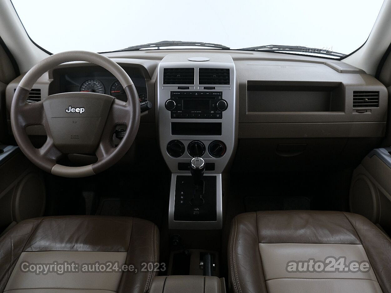 Jeep Patriot Luxury 4x4 ATM 2.4 125 kW - Photo 5