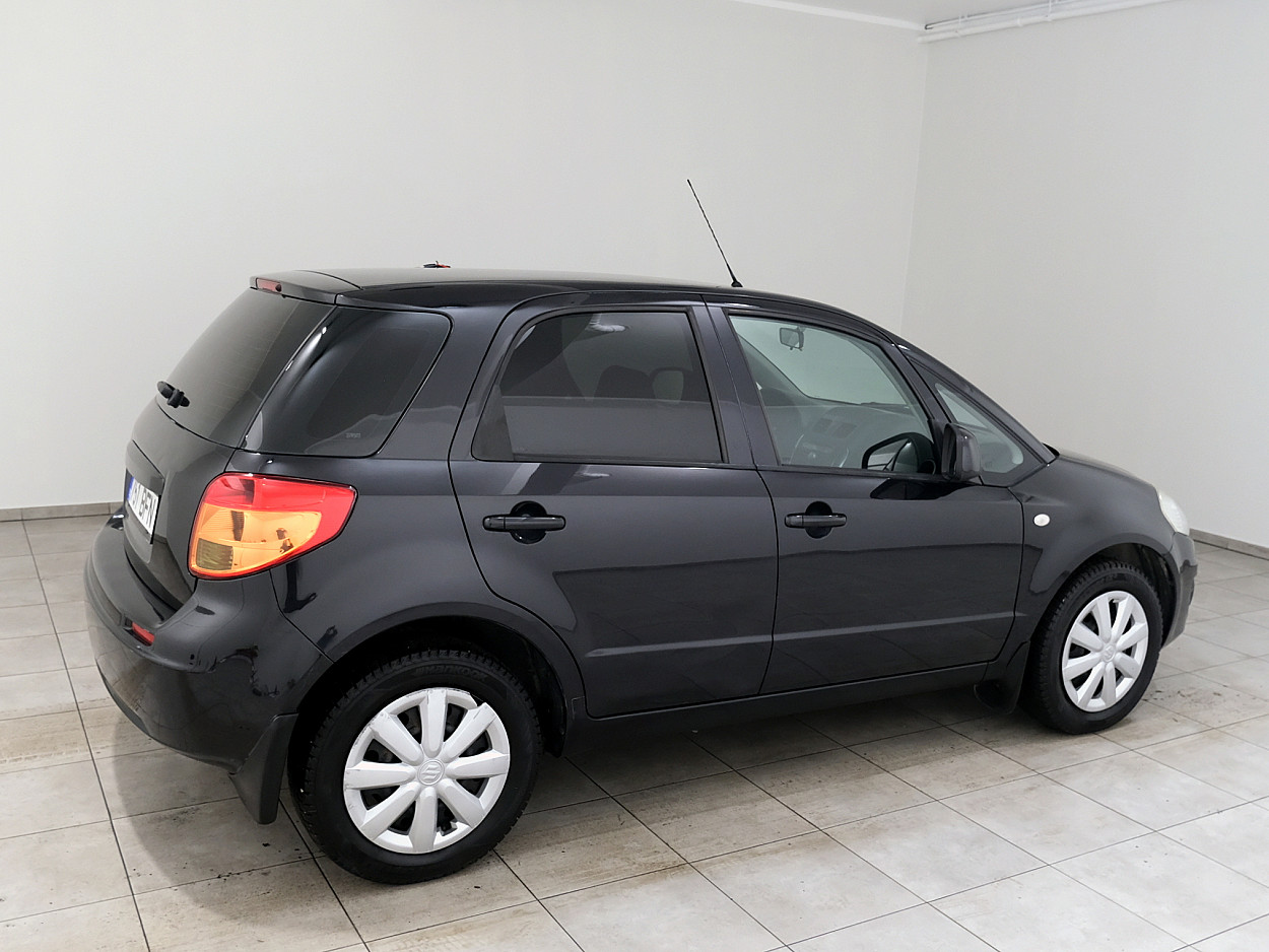 Suzuki SX4 Facelift 1.5 82 kW - Photo 3