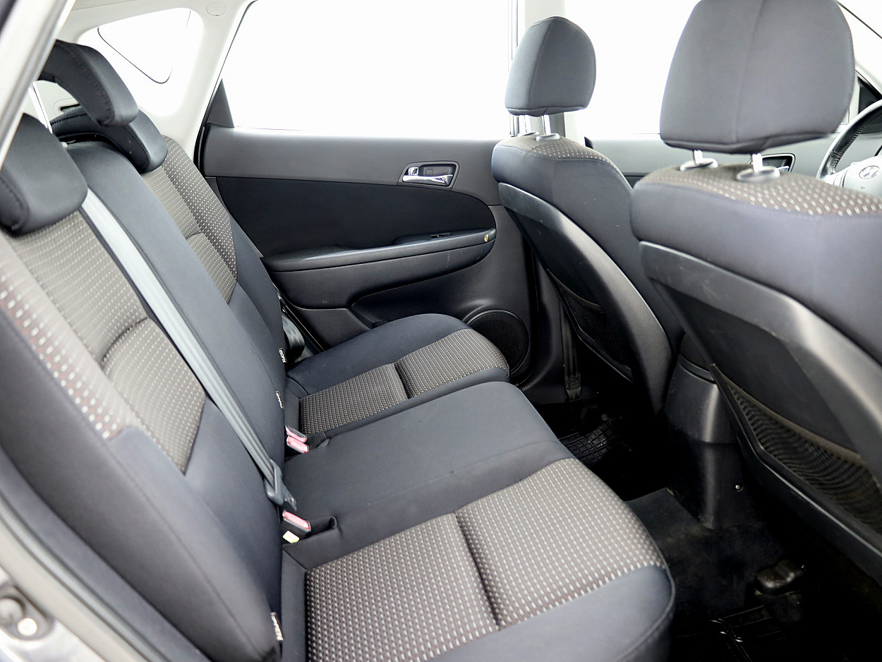 Hyundai i30 Comfort 1.6 CRDi 85 kW - Photo 7