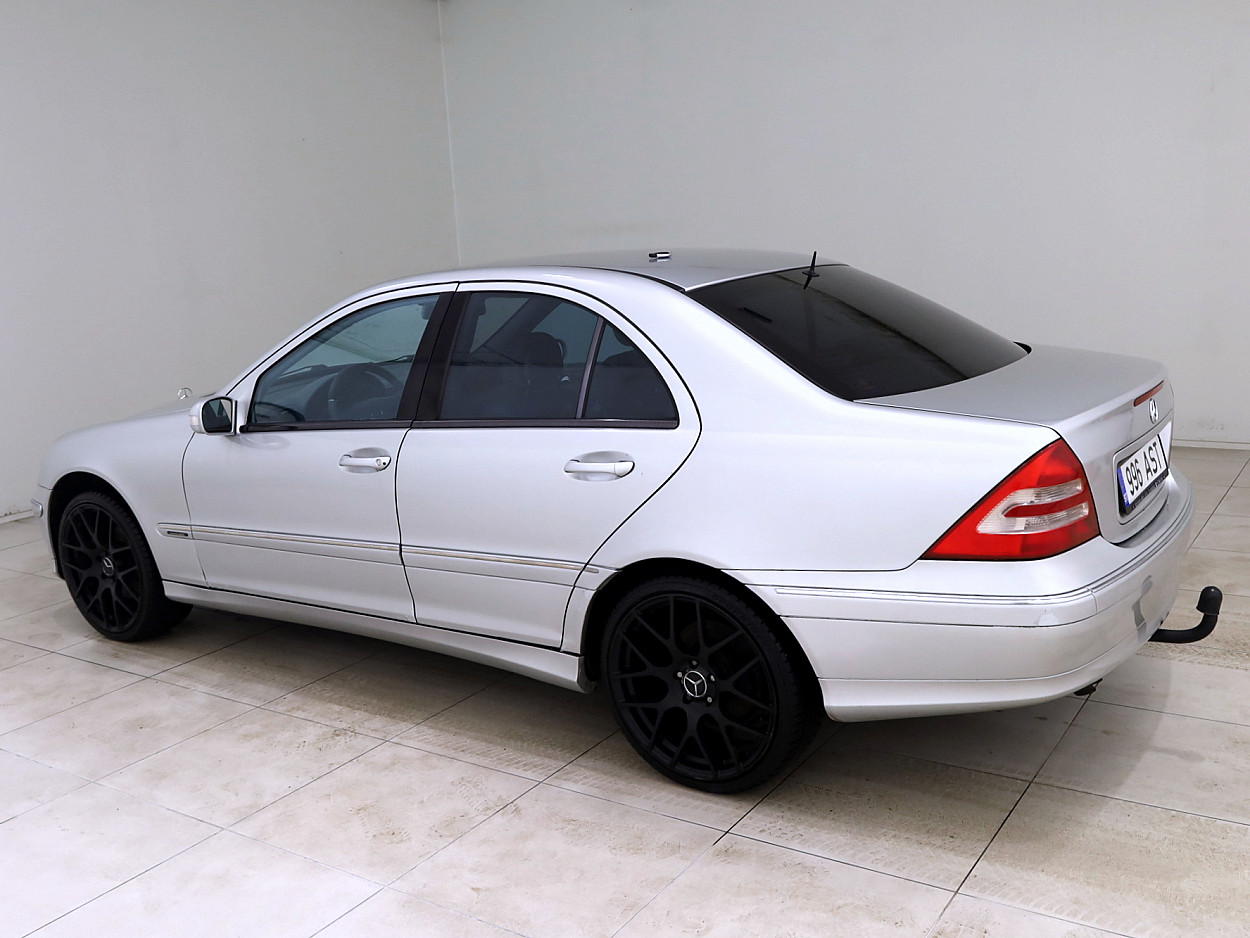 Mercedes-Benz C 320 Avantgarde 4Matic ATM 3.2 160 kW - Photo 4