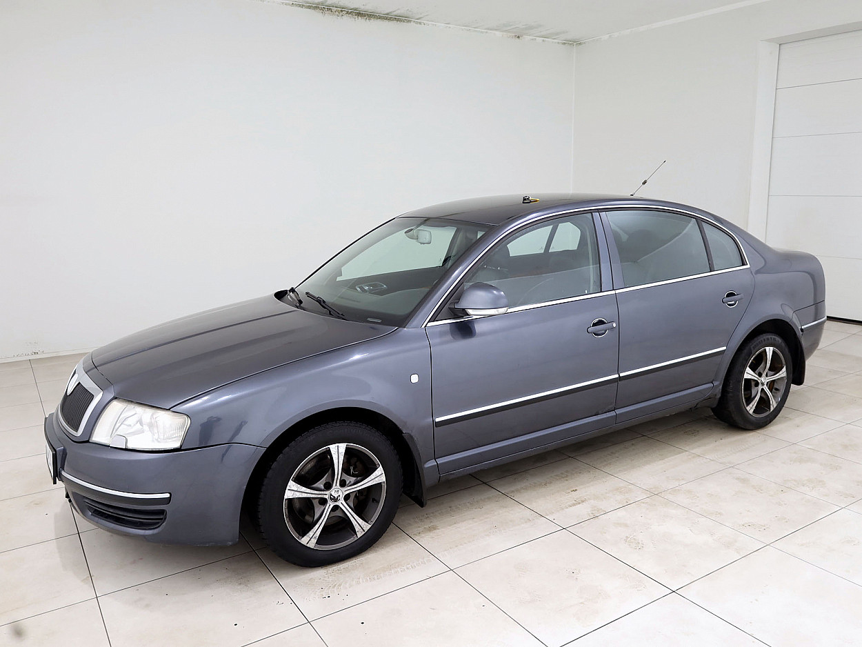 Skoda Superb Highline ATM 2.5 TDI 120 kW - Photo 2