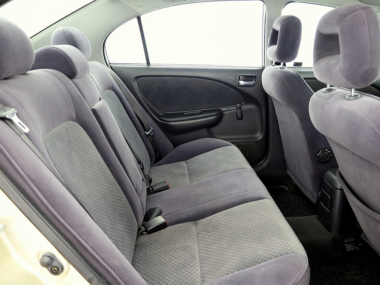 Toyota Avensis Linea Sol A-C 1.6 81kW