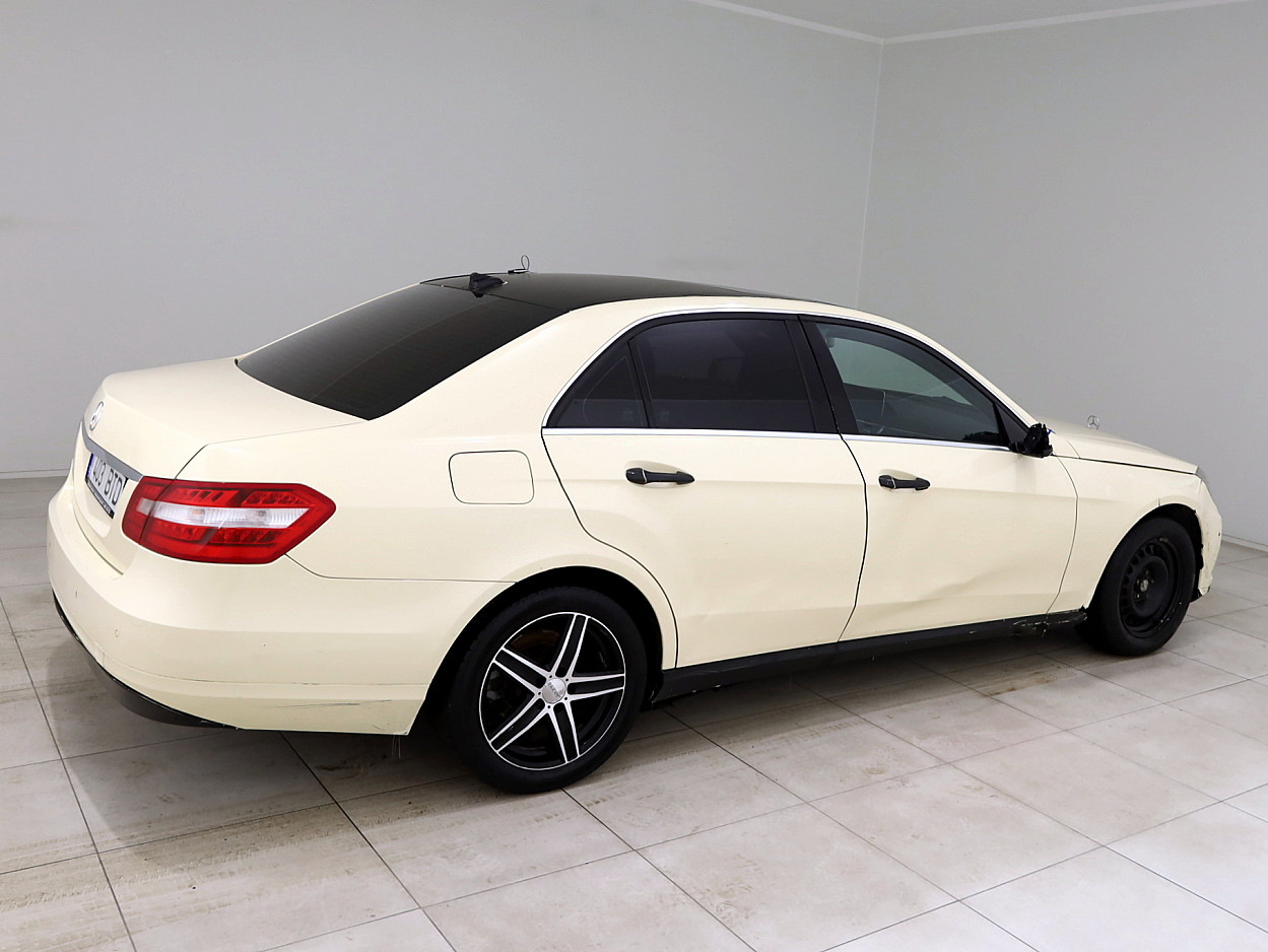 Mercedes-Benz E 200 Luxury ATM 1.8 120 kW - Photo 3