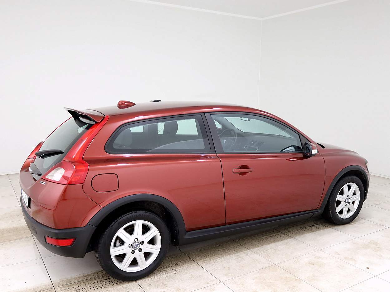 Volvo C30 Momentum 2.0 D4 100 kW - Photo 3