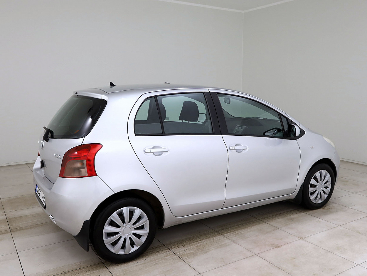 Toyota Yaris Linea Sol A-C 1.3 64 kW - Photo 3