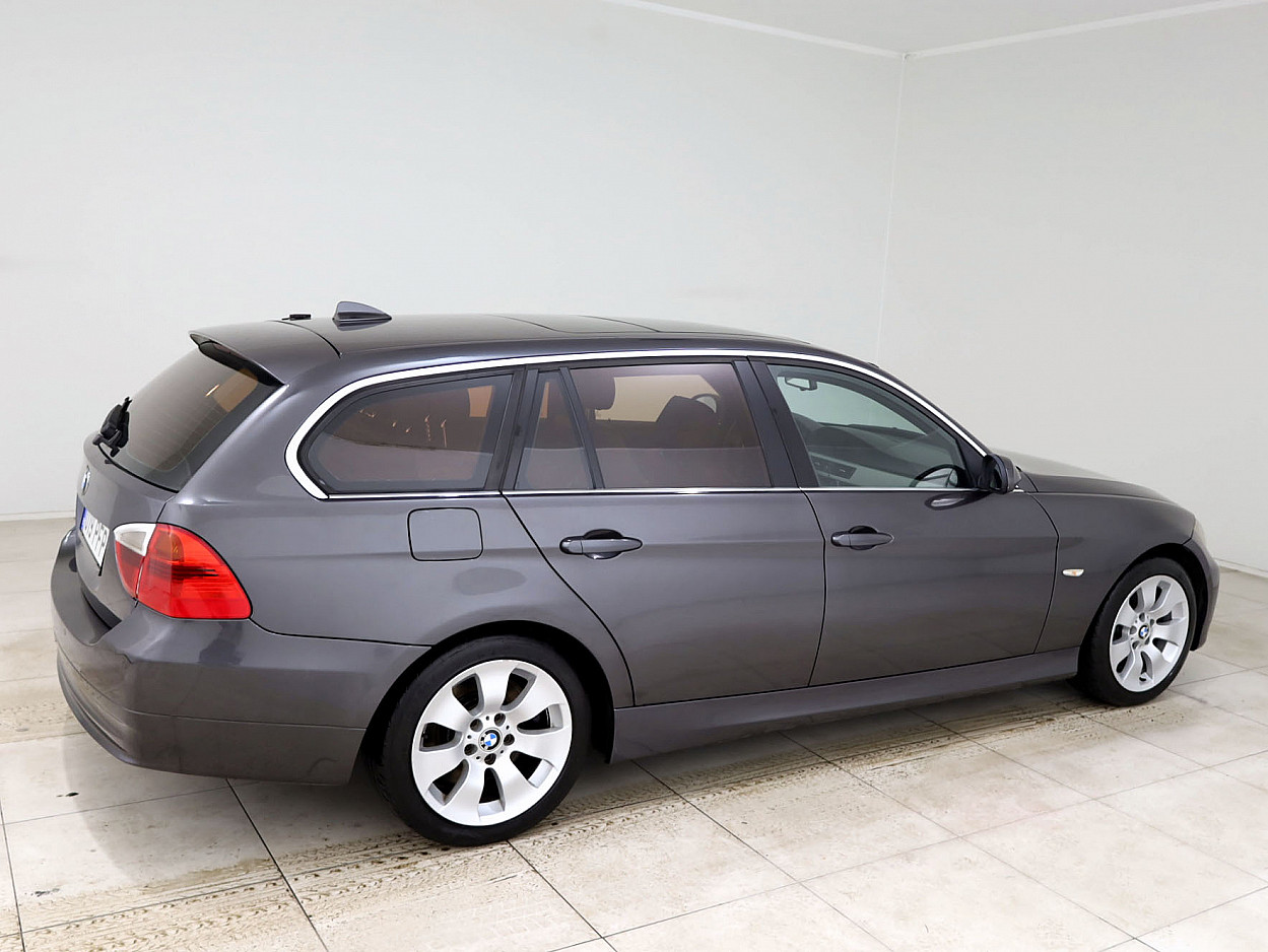 BMW 330 xDrive Sportpakett ATM 3.0 XD 170 kW - Photo 3