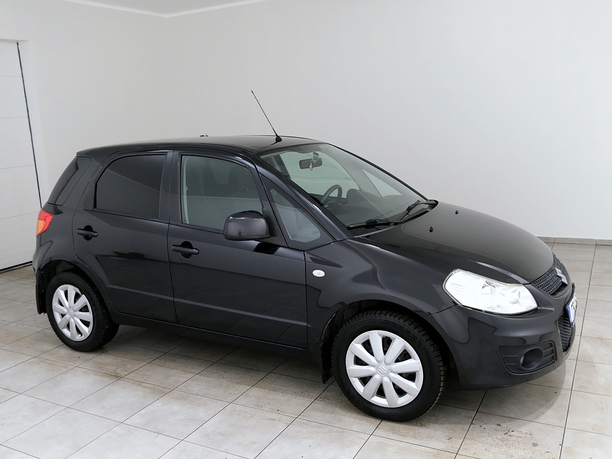 Suzuki SX4 Facelift 1.5 82 kW - Photo 1