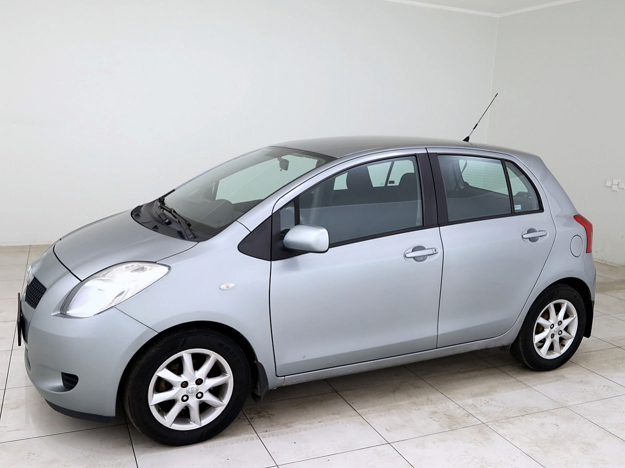 Toyota Yaris Linea Sol A-C 1.3 64 kW - Photo 2