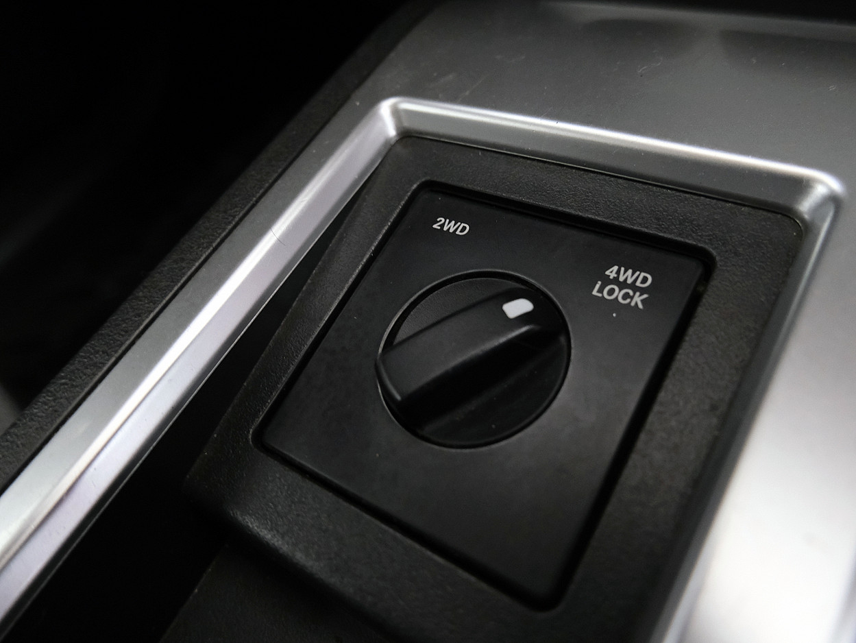 Dodge Nitro Comfort ATM 2.8 CDI 130 kW - Photo 8