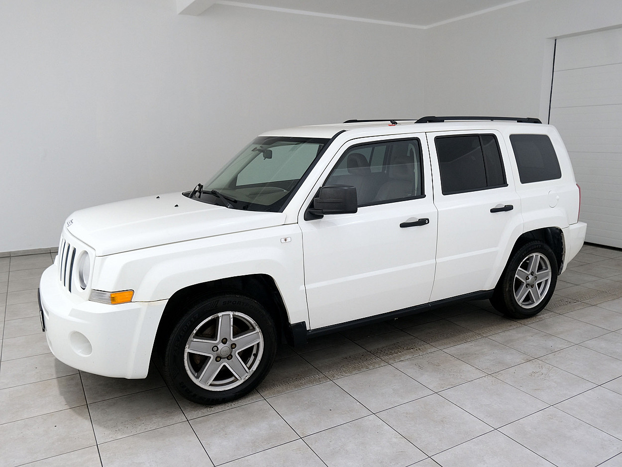 Jeep Patriot Luxury 4x4 ATM 2.4 125 kW - Photo 2