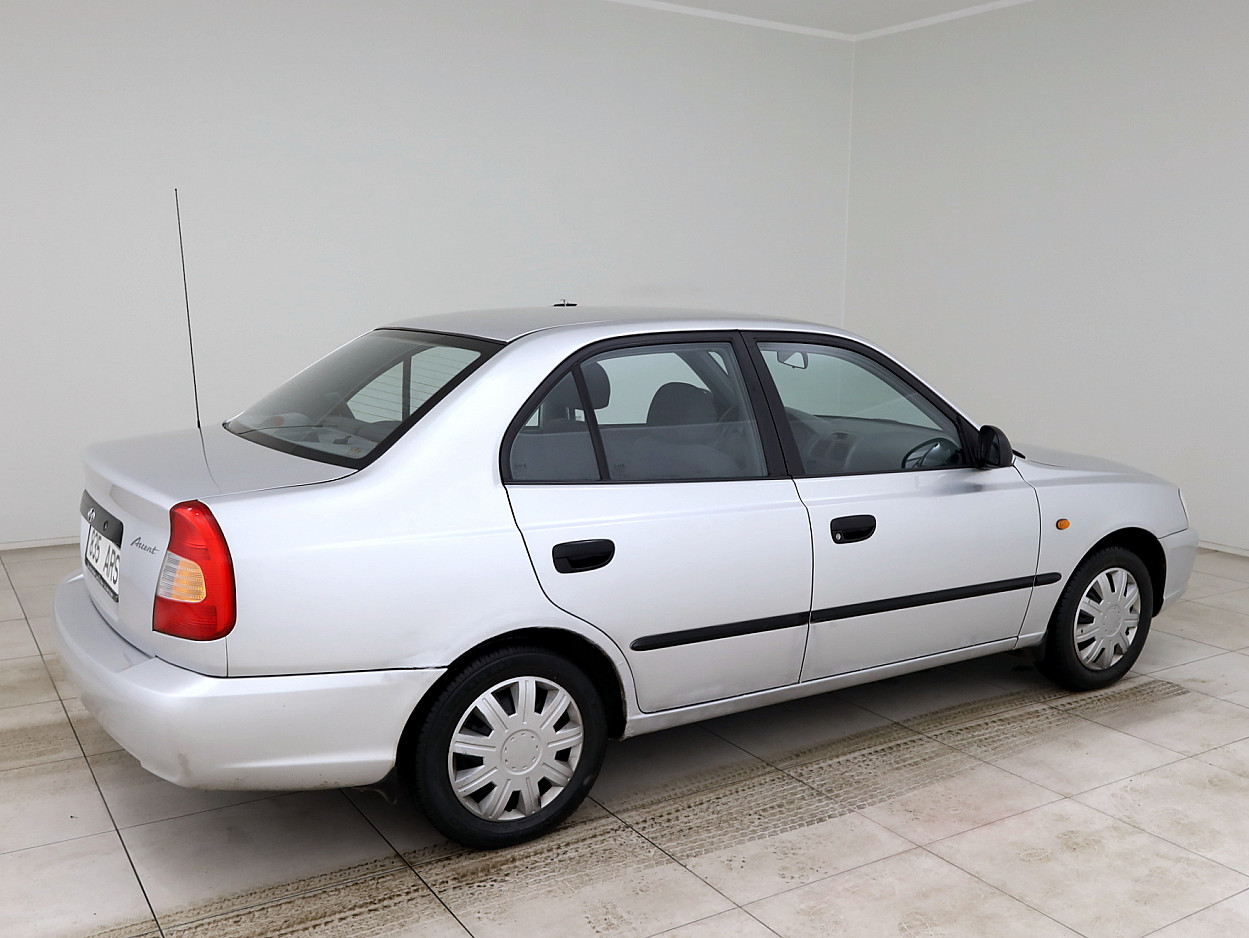 Hyundai Accent Classic 1.3 63 kW - Photo 3