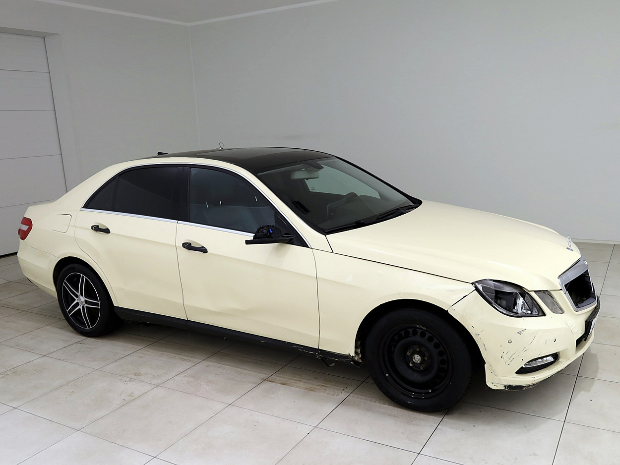 Mercedes-Benz E 200 Luxury ATM 1.8 120 kW - Photo 1