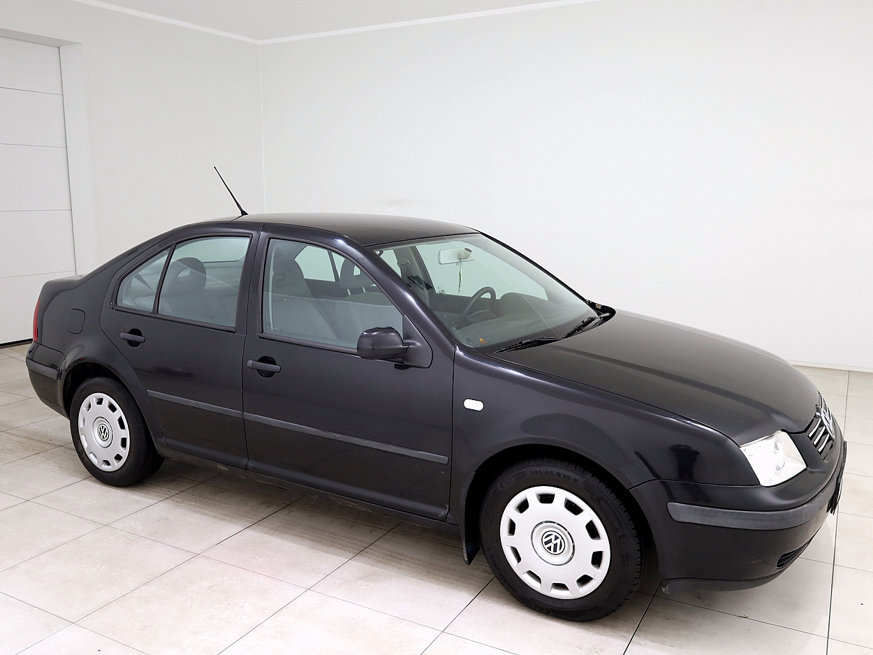 Volkswagen Bora 1.6 74 kW - Photo 1