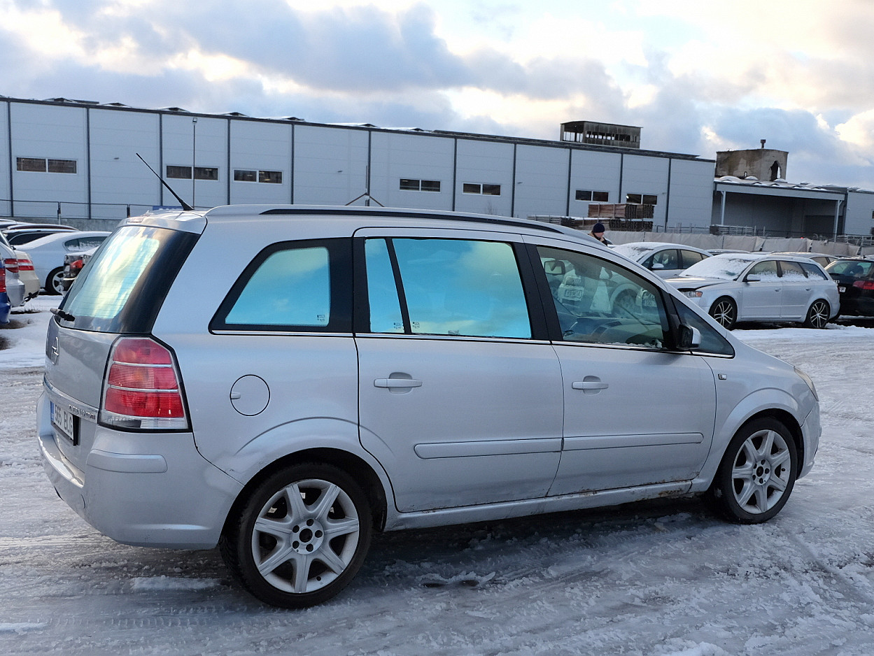 Opel Zafira 1.9 CDTi 88 kW - Photo 3