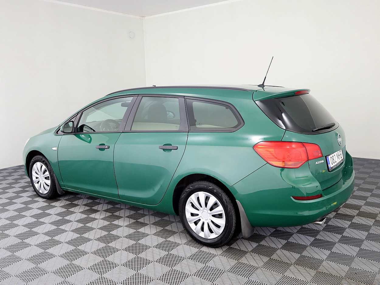 Opel Astra Elegance 1.4 103kW