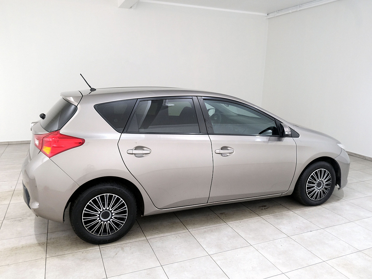 Toyota Auris Linea Sol 1.4 D-4D 66 kW - Photo 3