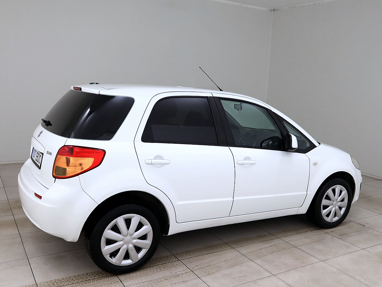 Suzuki SX4 Comfort 1.5 82 kW - Photo 3