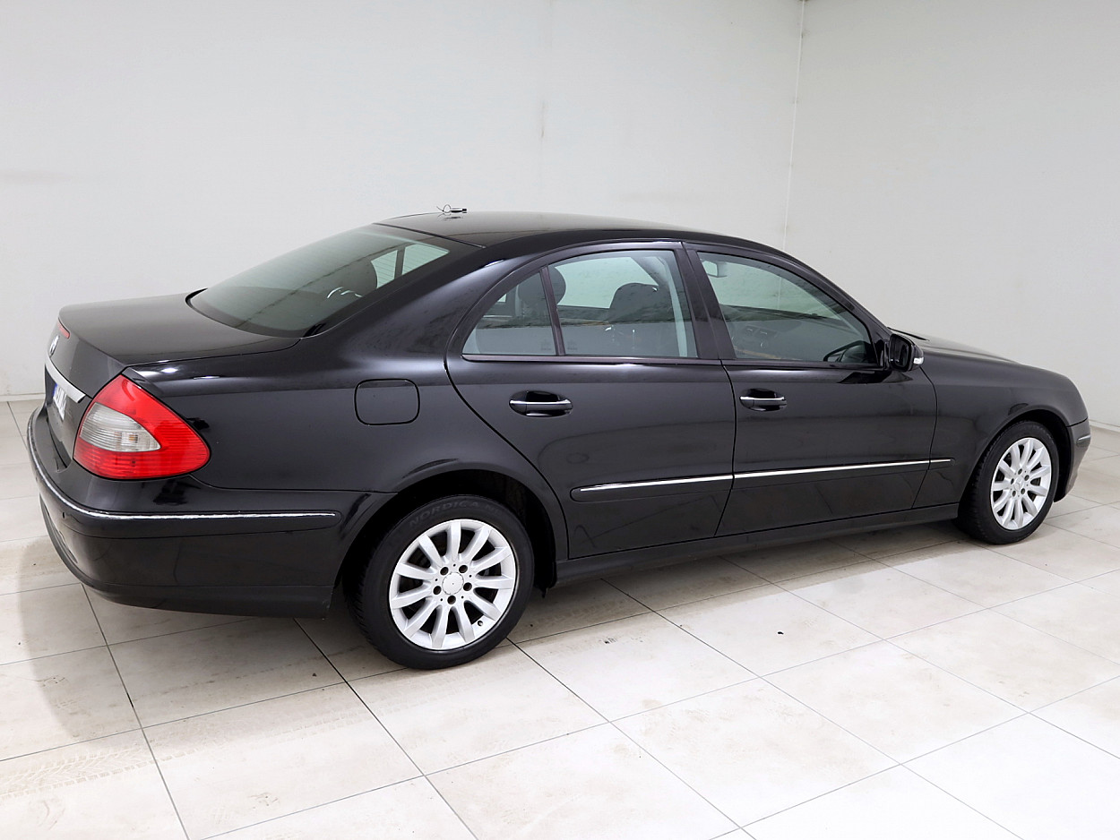 Mercedes-Benz E 200 Elegance Facelift ATM 1.8 135 kW - Photo 3