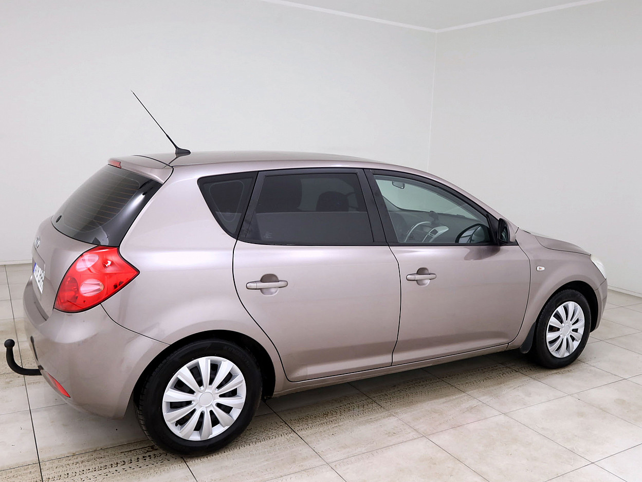 Kia Ceed Elegance 1.6 CRDi 85 kW - Photo 3