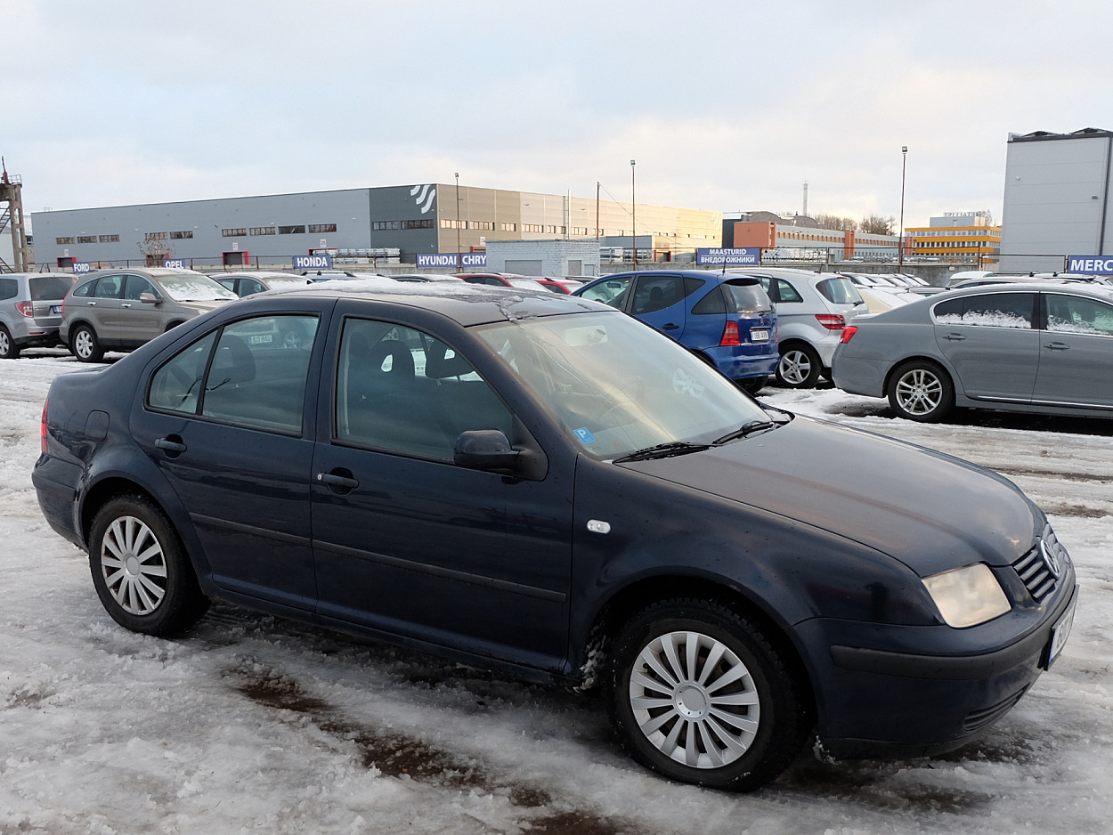 Volkswagen Bora 1.4 55 kW - Photo 1