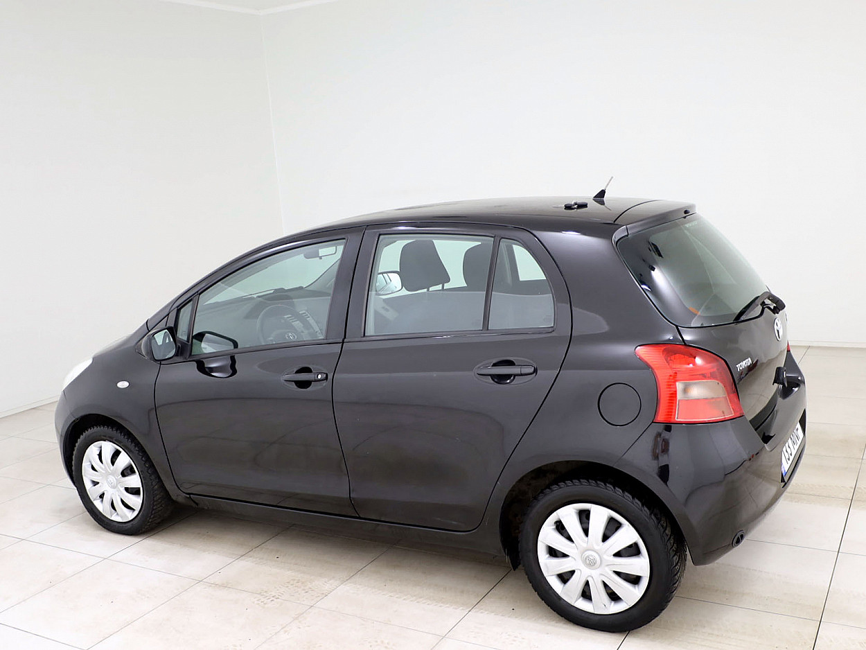 Toyota Yaris Linea Sol A-C ATM 1.3 64 kW - Photo 4