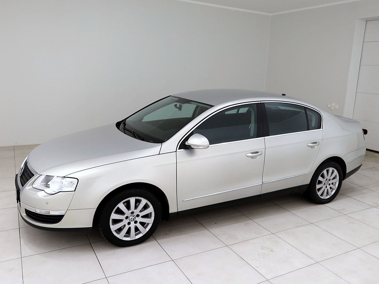 Volkswagen Passat Comfortline Facelift ATM 1.8 118 kW - Photo 2