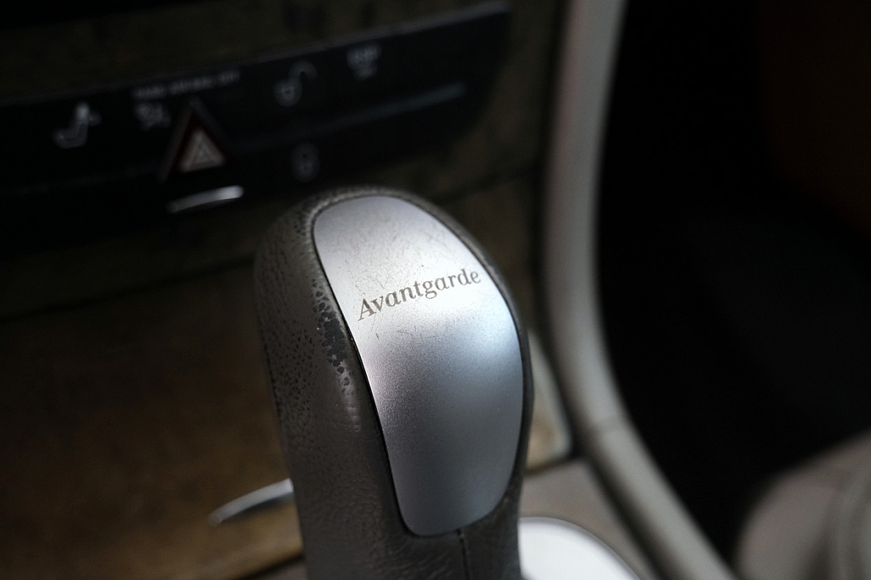 Mercedes-Benz E 280 Avantgarde 4Matic 4x4 ATM 3.0 CDI 140 kW - Photo 9