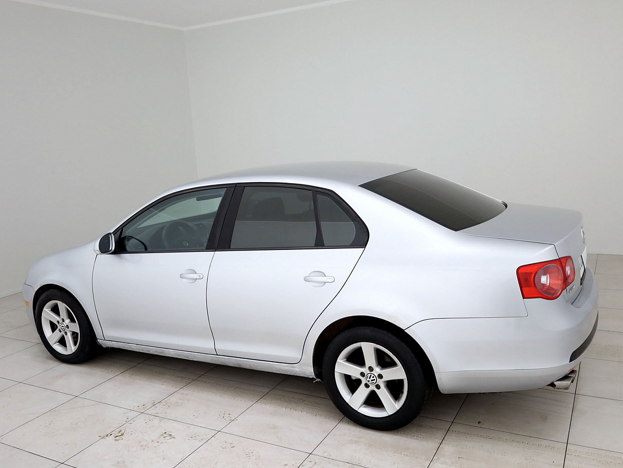 Volkswagen Jetta Highline ATM 2.5 110 kW - Photo 4