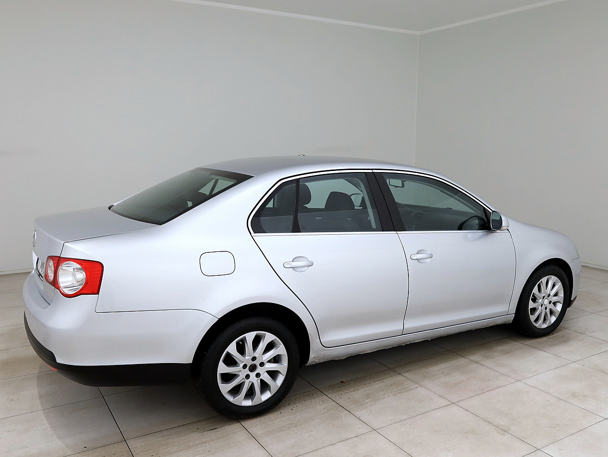 Volkswagen Jetta Comfortline ATM 1.6 75 kW - Photo 3