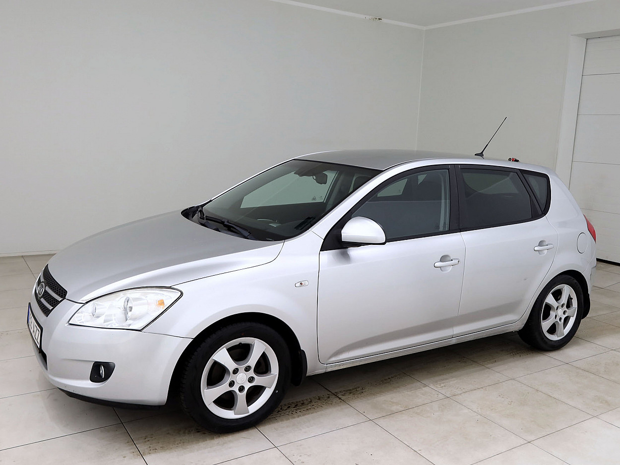 Kia Ceed Elegance 1.6 90 kW - Photo 2