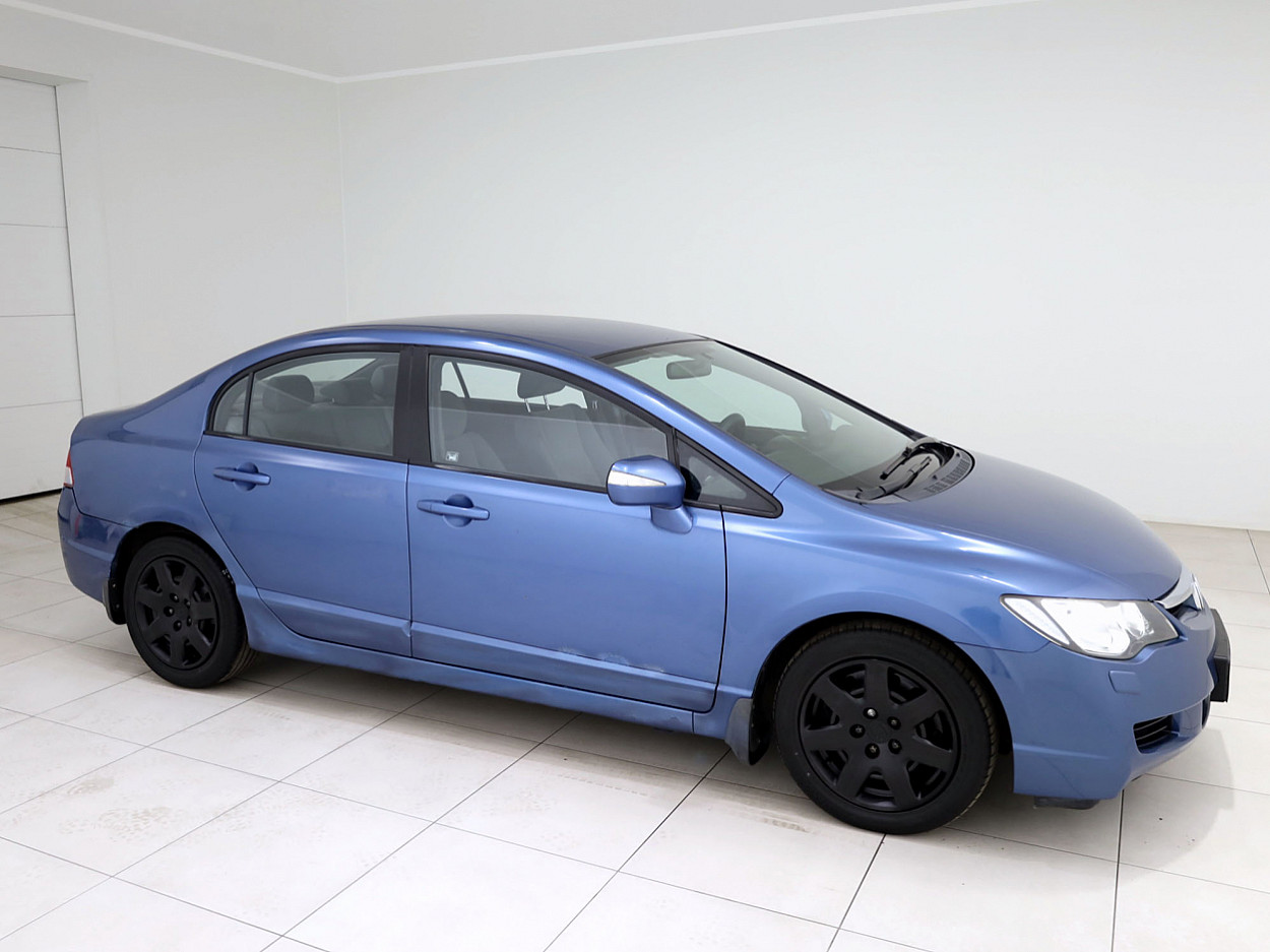 Honda Civic 1.8 103 kW - Photo 1