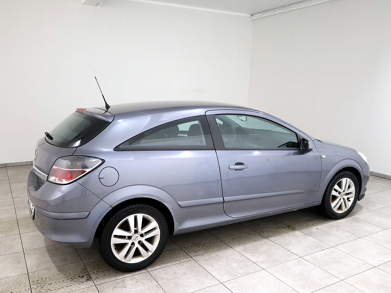 Opel Astra GTC 1.2 CDTi 66 kW - Photo 3