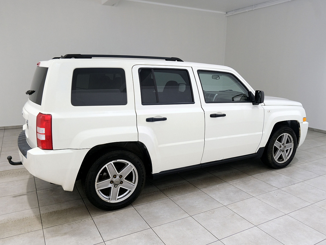 Jeep Patriot Luxury 4x4 ATM 2.4 125 kW - Photo 3