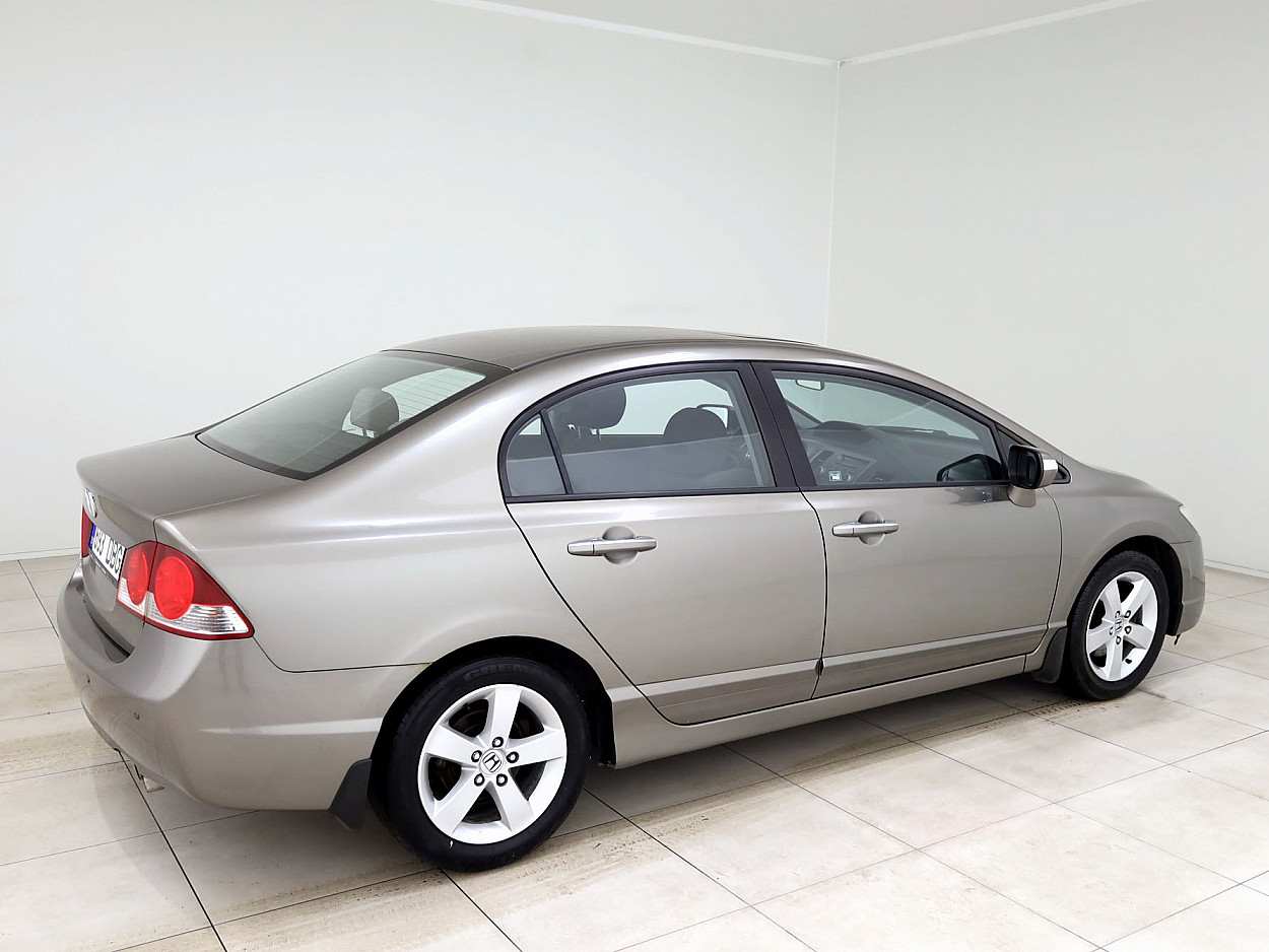 Honda Civic Elegance ATM 1.8 103 kW - Photo 3