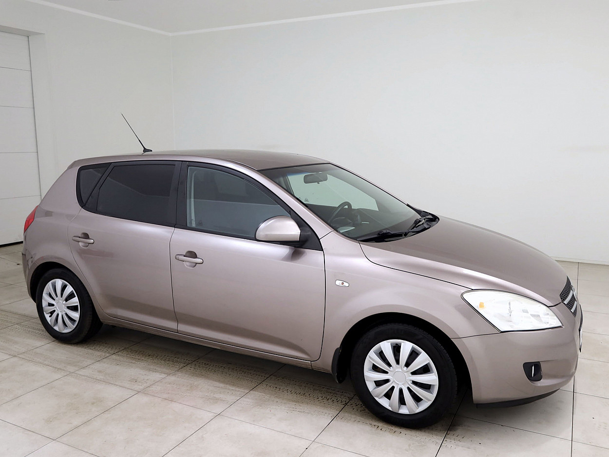 Kia Ceed Elegance 1.6 CRDi 85 kW - Photo 1