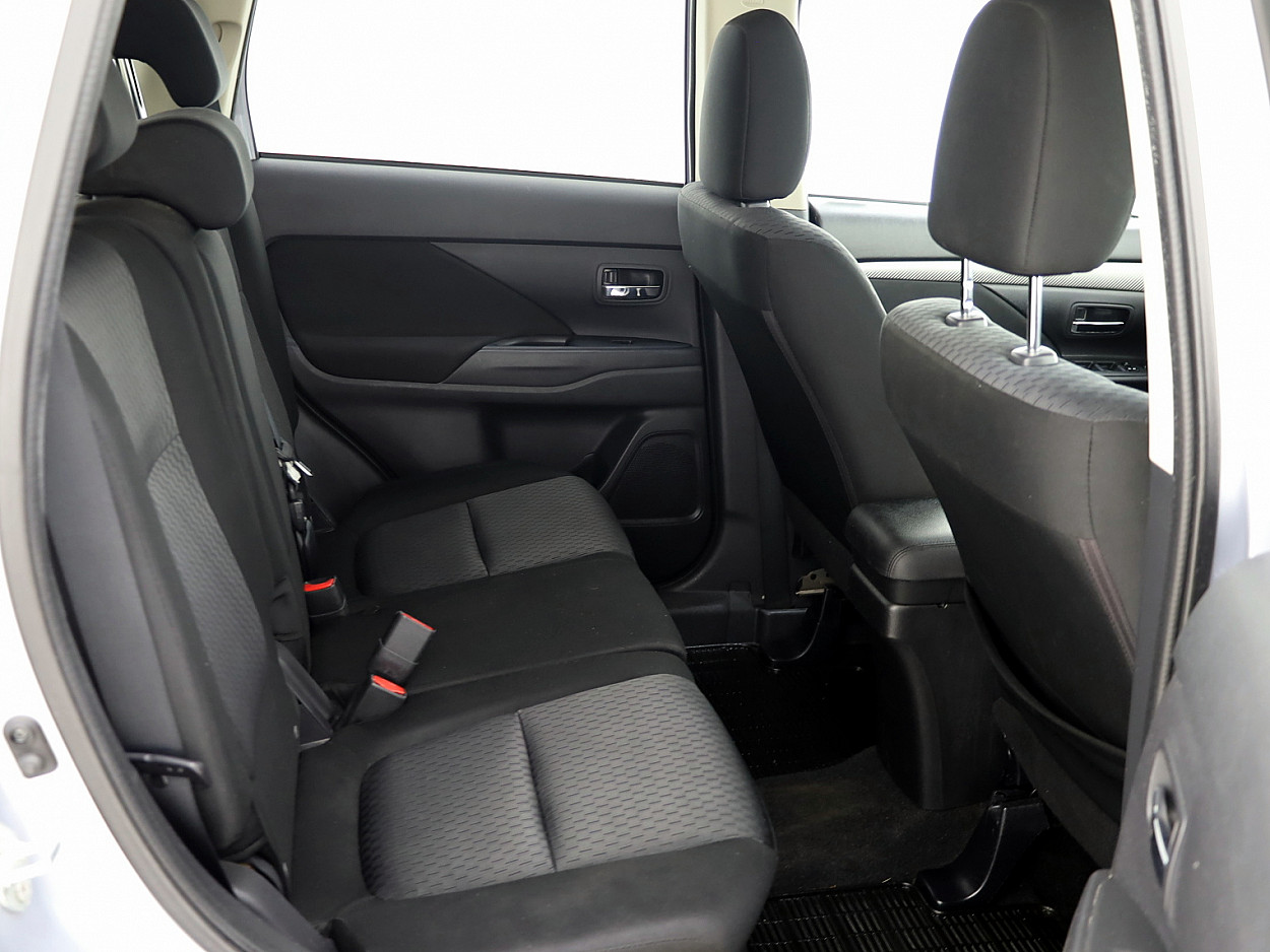 Mitsubishi Outlander Comfort ATM 2.0 110 kW - Photo 7