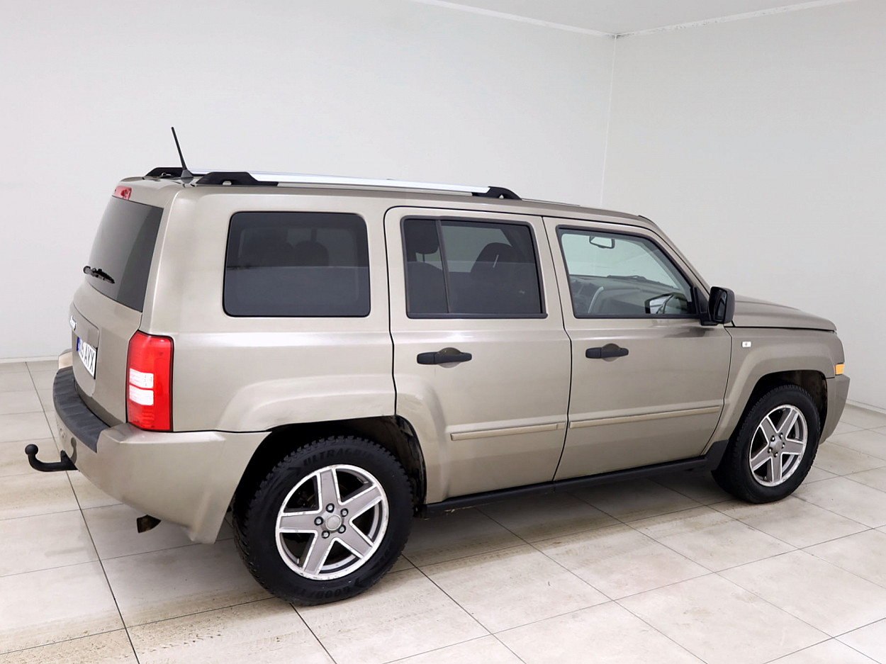 Jeep Patriot Luxury 4x4 2.0 CRD 103 kW - Photo 3