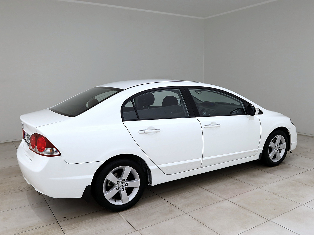 Honda Civic Elegance ATM 1.8 103 kW - Photo 3