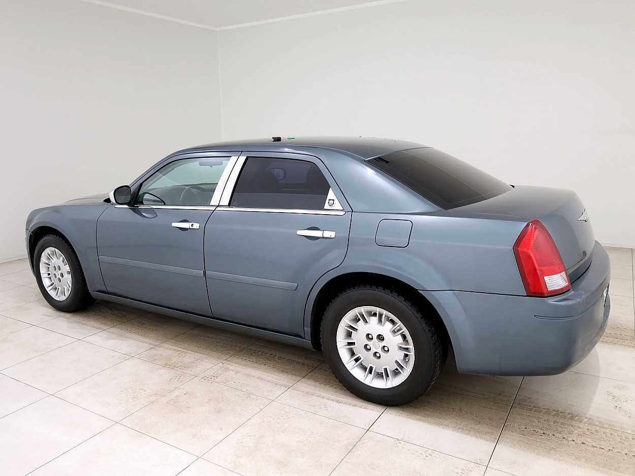 Chrysler 300 C Limited ATM 2.7 142 kW - Photo 4