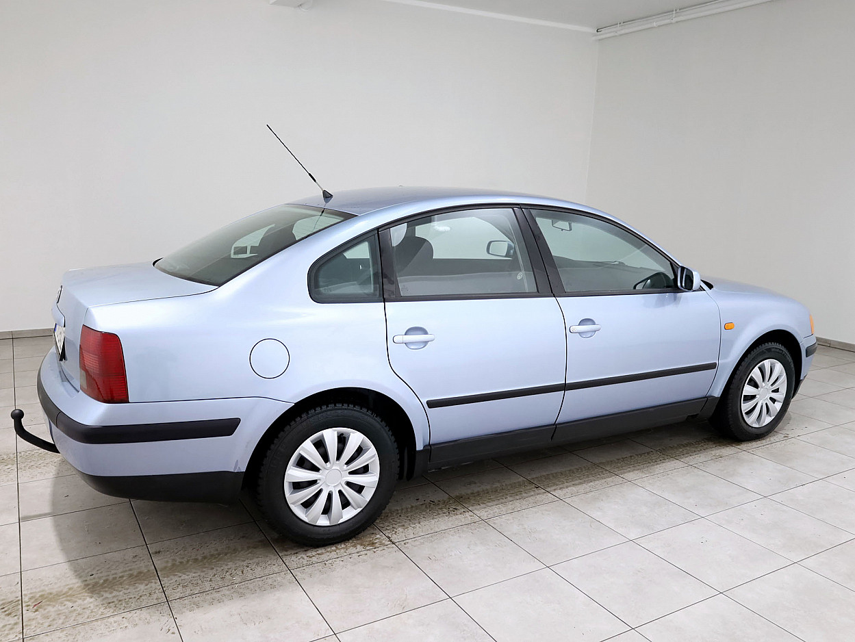 Volkswagen Passat Comfortline 1.6 74 kW - Photo 3