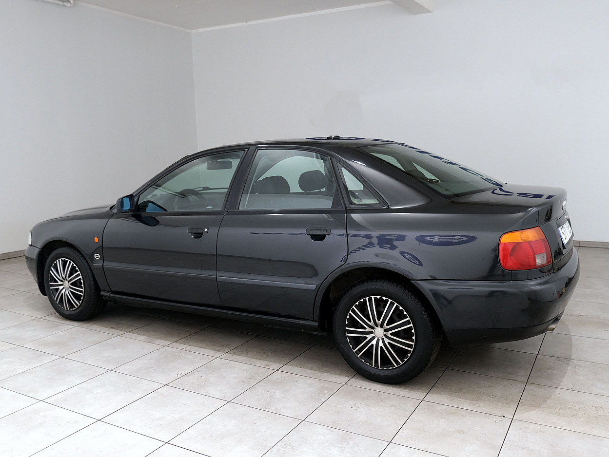 Audi A4 Comfortline 1.6 74 kW - Photo 4