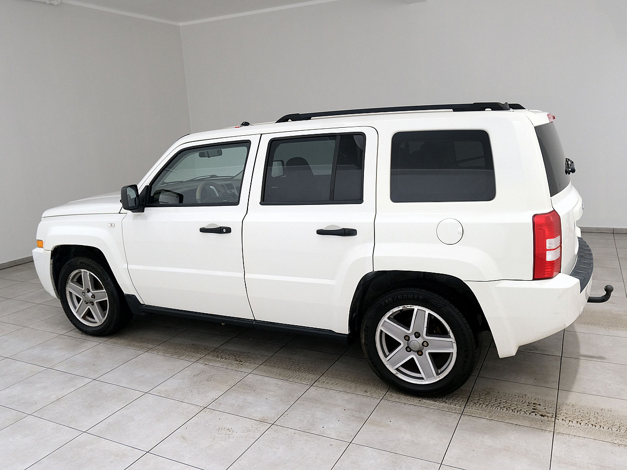 Jeep Patriot Luxury 4x4 ATM 2.4 125 kW - Photo 4