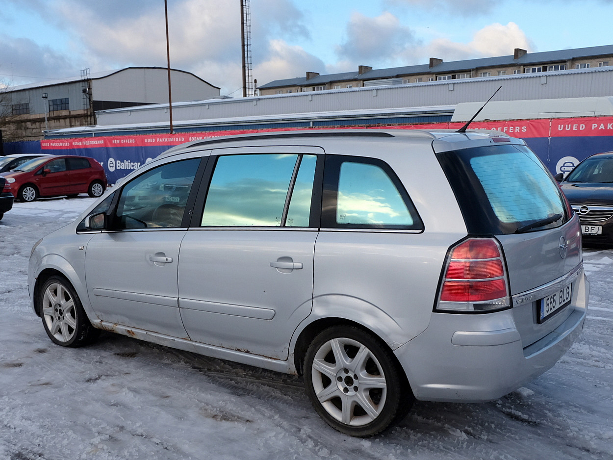 Opel Zafira 1.9 CDTi 88 kW - Photo 4